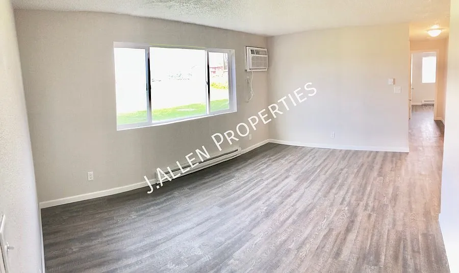 Very Nice Updated, Sunny 2 bed — Photo 3