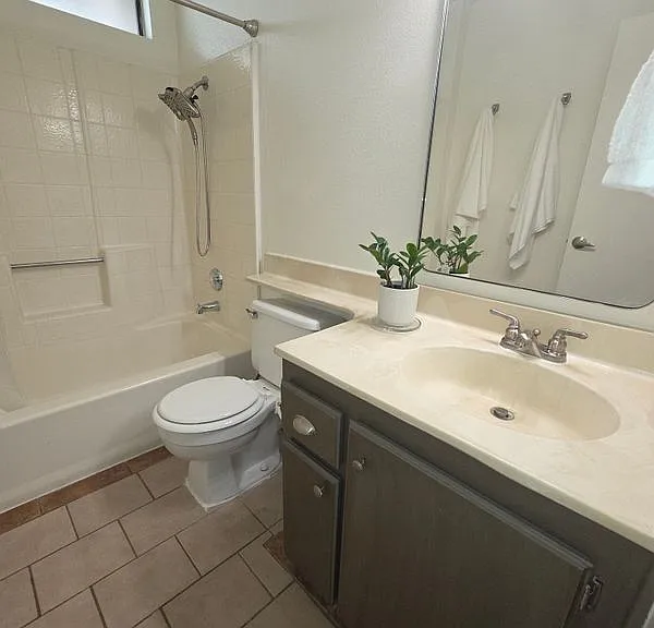 2343 E 17th St #201 — Photo 7