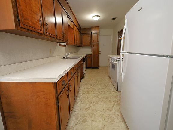 5th image of 601 E Stanfill St
