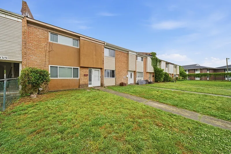 Building Photo - 3321 Rainier Ct