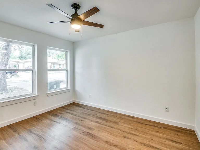 1108 Highpoint Rd — Photo 12