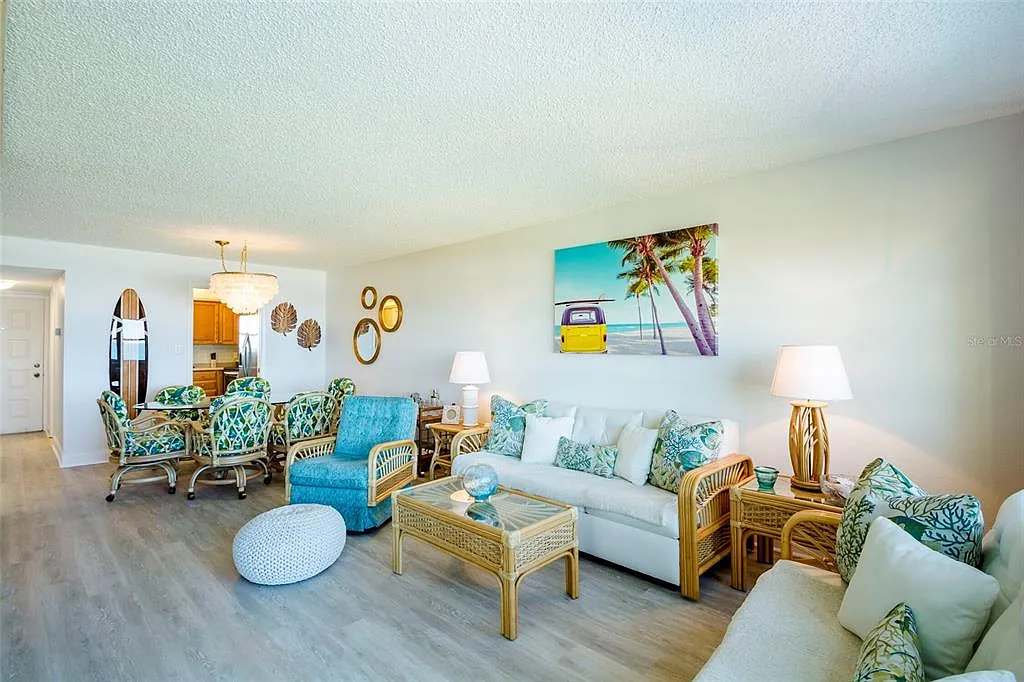 2 bed, 2.0 bath, 1111 sqft, $3,600 — Photo 3