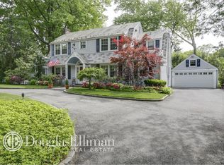 82 Bayview Ave, Great Neck, NY 11021