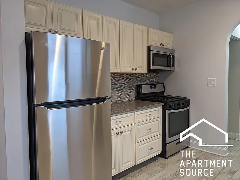 4809 W Montrose Ave #G — Photo 2