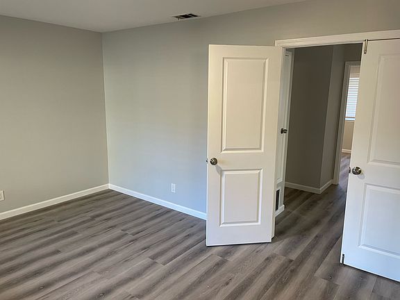 3rd image of 116 Evelyn Cir