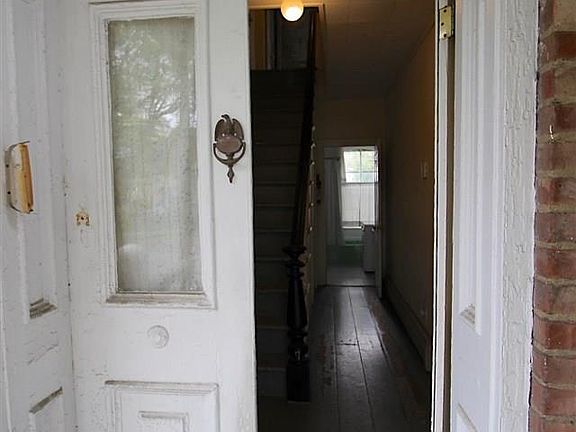 4th image of 112 Foxhall Ave