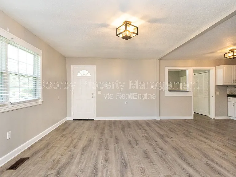 1635 Dogwood Dr — Photo 3