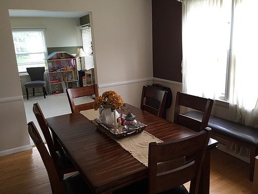 2nd image of 1813 Emerald Ave NE