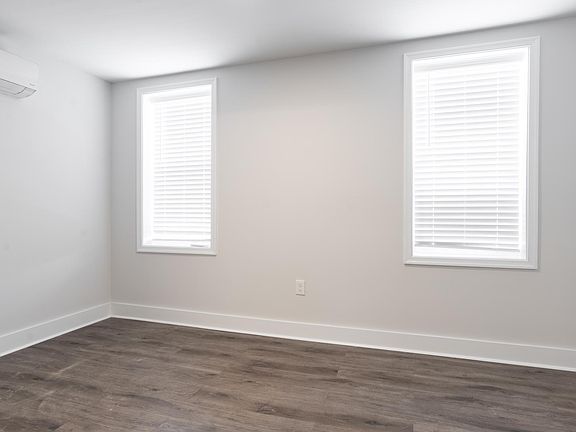 2nd image of 2332 N Woodstock St #2