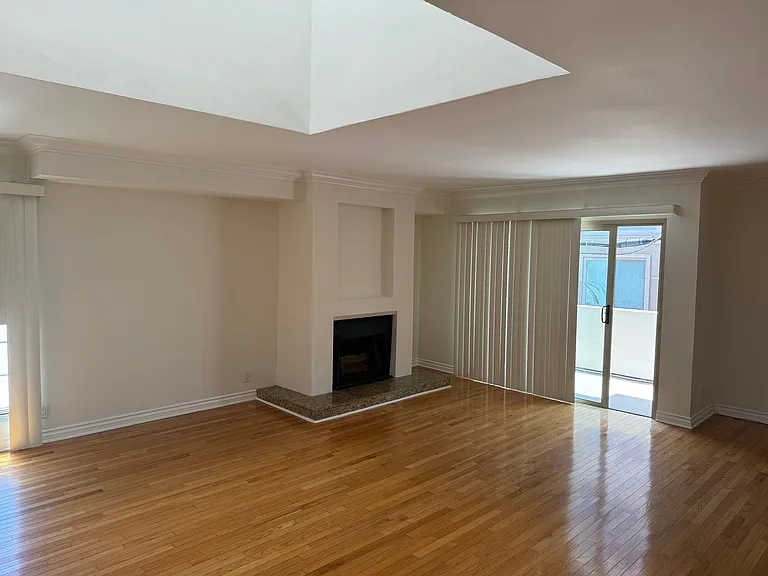 8219 Redlands St — Photo 2