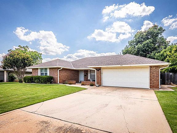 3rd image of 904 NW Cheryl Pl