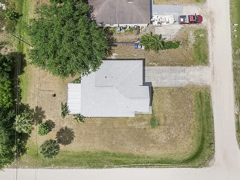 9211 101st Ct — Photo 4