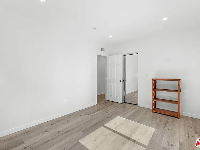 14642 Runnymede St — Photo 31