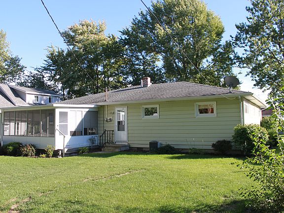 2nd image of 225 E Hubbard St