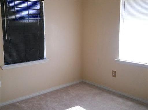 5th image of 16 Fleetwood Dr