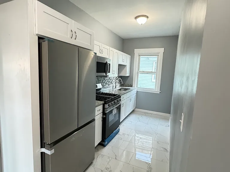 137-139 Chancery St #1 — Photo 3