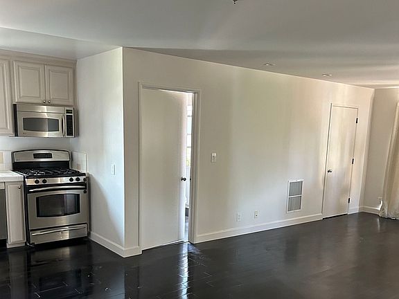 2nd image of 5320 Rosewood Ave #1