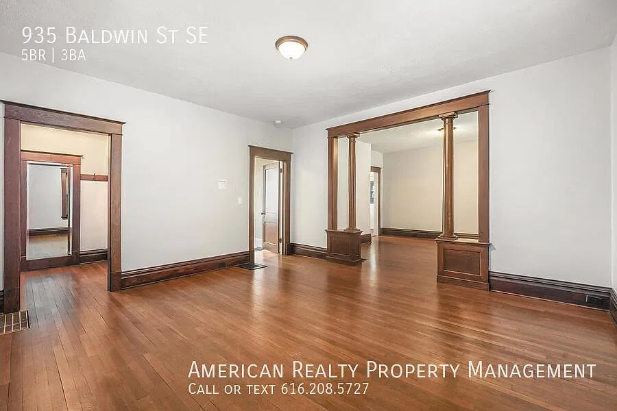 5 bed, 2.5 bath, 2500 sqft, $2,800 — Photo 4