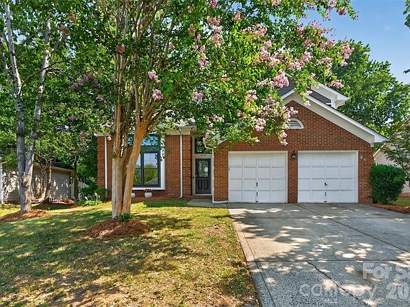 2nd image of 6815 Oldecastle Ct