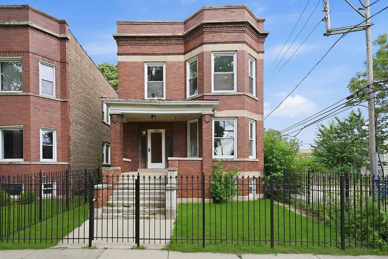 3 bed, 1200 sqft, $1,950 — Photo 1