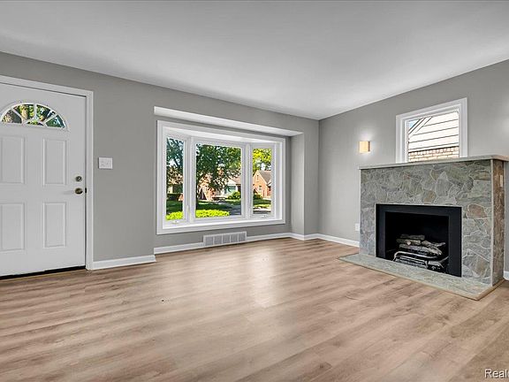 3rd image of 769 Sherbourne St