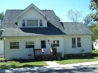 335 Burnham St, Lowell, IN