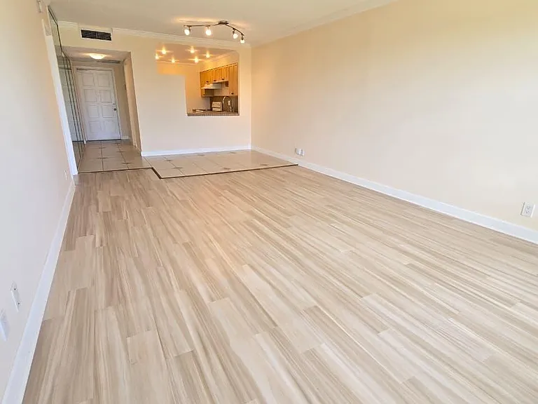 2900 N Palm Aire Dr #405 — Photo 4