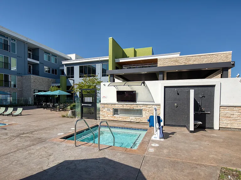 Zeta Luxury Apartments — Photo 8