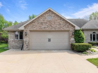 W6181 Long Ct, Appleton, WI 54914