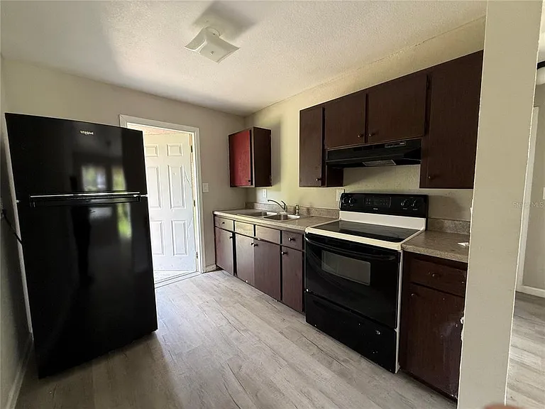 116 Court St SW — Photo 2