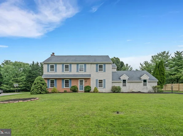 101 Viewpoint Dr, Downingtown, PA 19335
