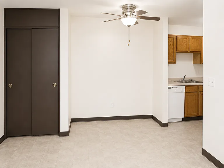 Canterbury Court Apartments — Photo 10