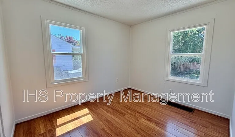 1209 Stevens Dr — Photo 2