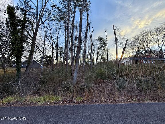 2nd image of 7 Castle Hgts Dr Lot 7