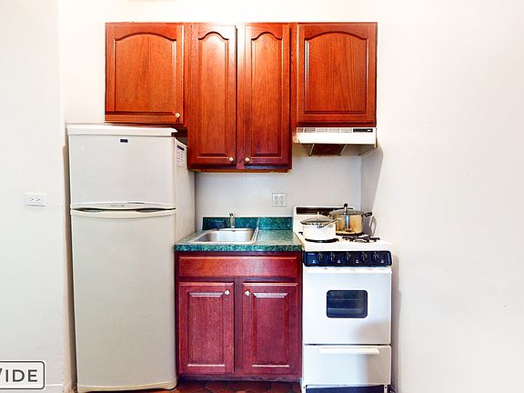 2nd image of 55 W 105th St APT 18