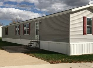 331 Deerwood Dr, Anamosa, IA 52205