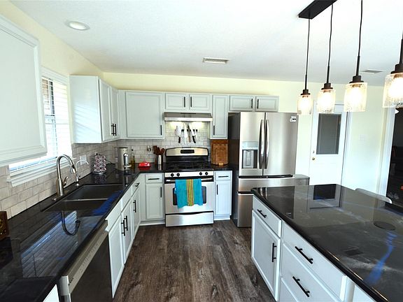 3rd image of 2315 Clear Ridge Dr