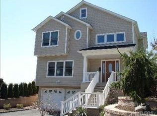 1460 Middle Neck Rd, Port Washington, NY 11050