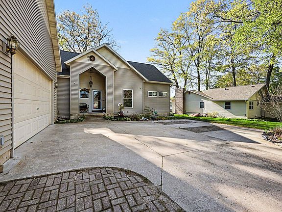 3rd image of 5550 Cozy Point Dr