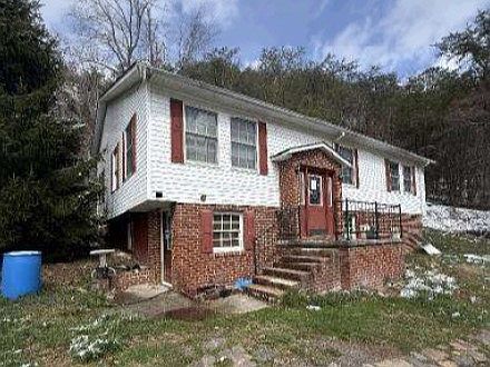 2nd image of 1241 Cleghorn Valley Rd