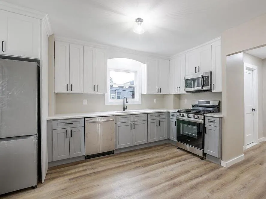 3 bed, 1.0 bath, $2,500 — Photo 3