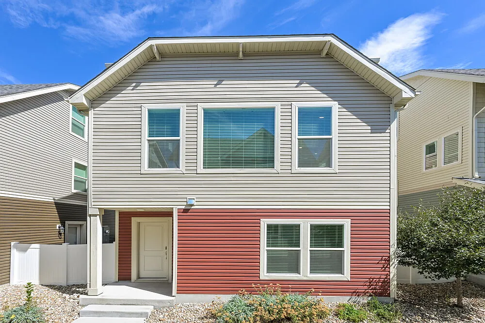 4 bed, 3.0 bath, 1595 sqft, $2,970 — Photo 1