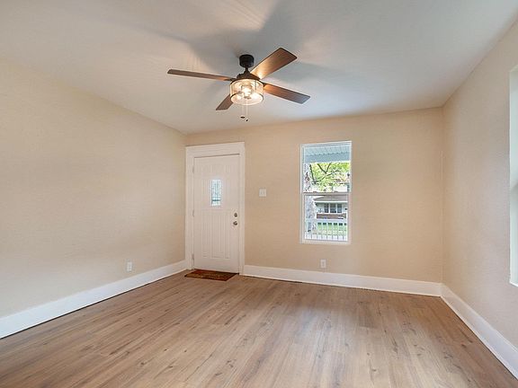 5th image of 901 Lawndale Ave