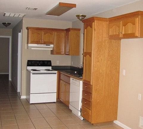 4th image of 395 Monarch Dr