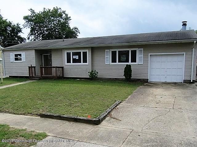 1st image of 935 Gloucester Dr