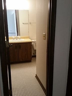 5th image of 535 S 37th St APT 105