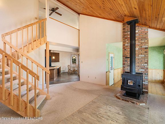 2nd image of 302 Rakestraw Ave