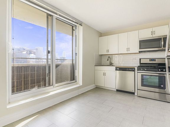 3rd image of 540 Main St APT 450