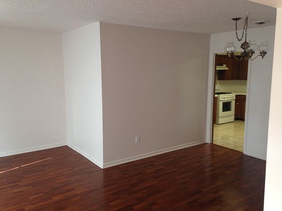 5th image of 3011 Longwood Ln