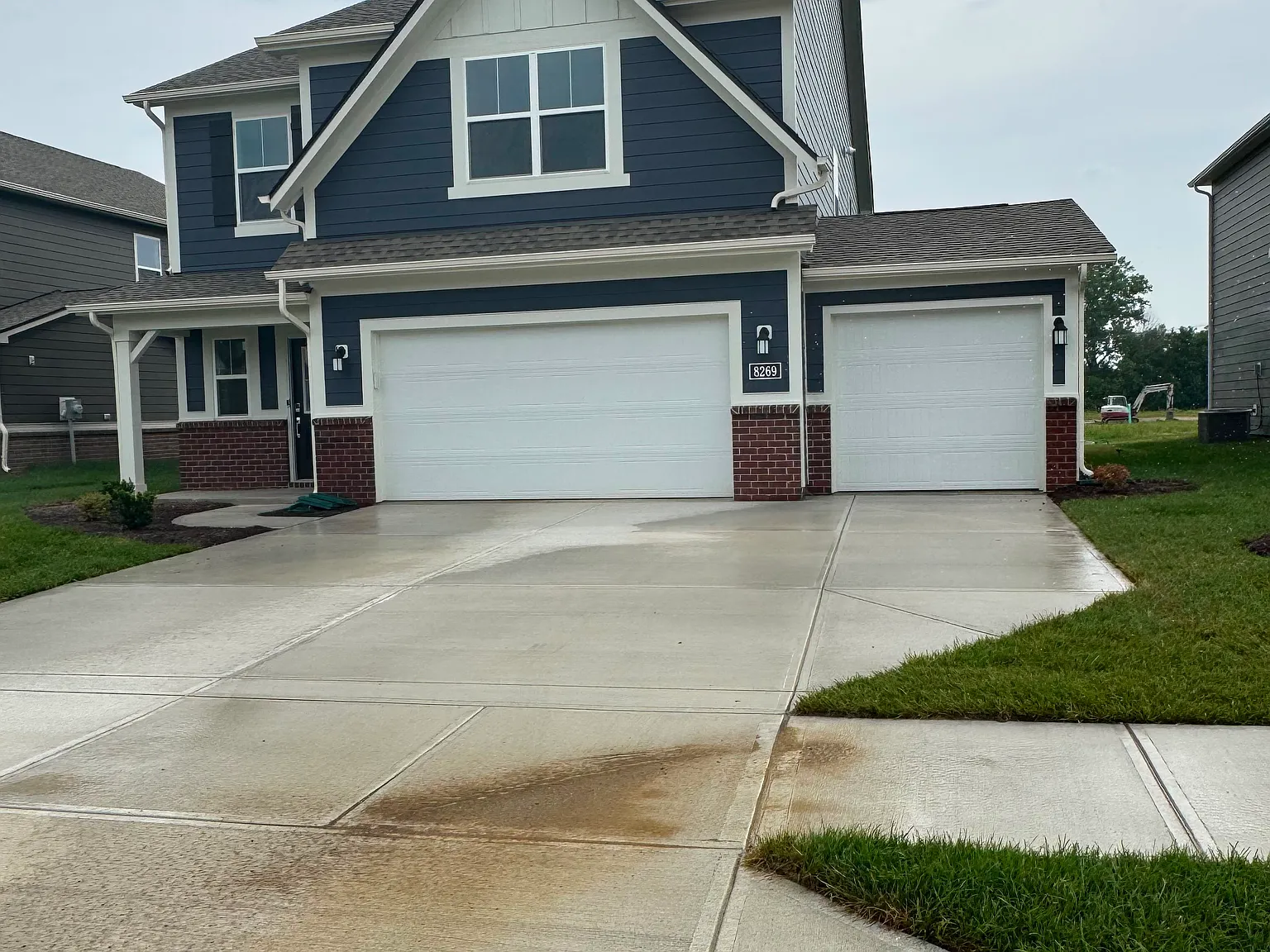 5 bed, 2460 sqft, $2,645 — Photo 2